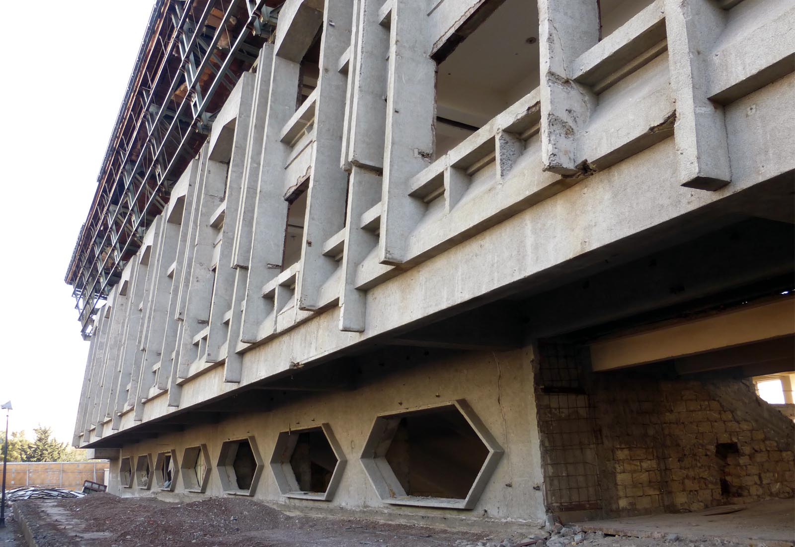 Baku sport hall - The facade after the removal of the coating