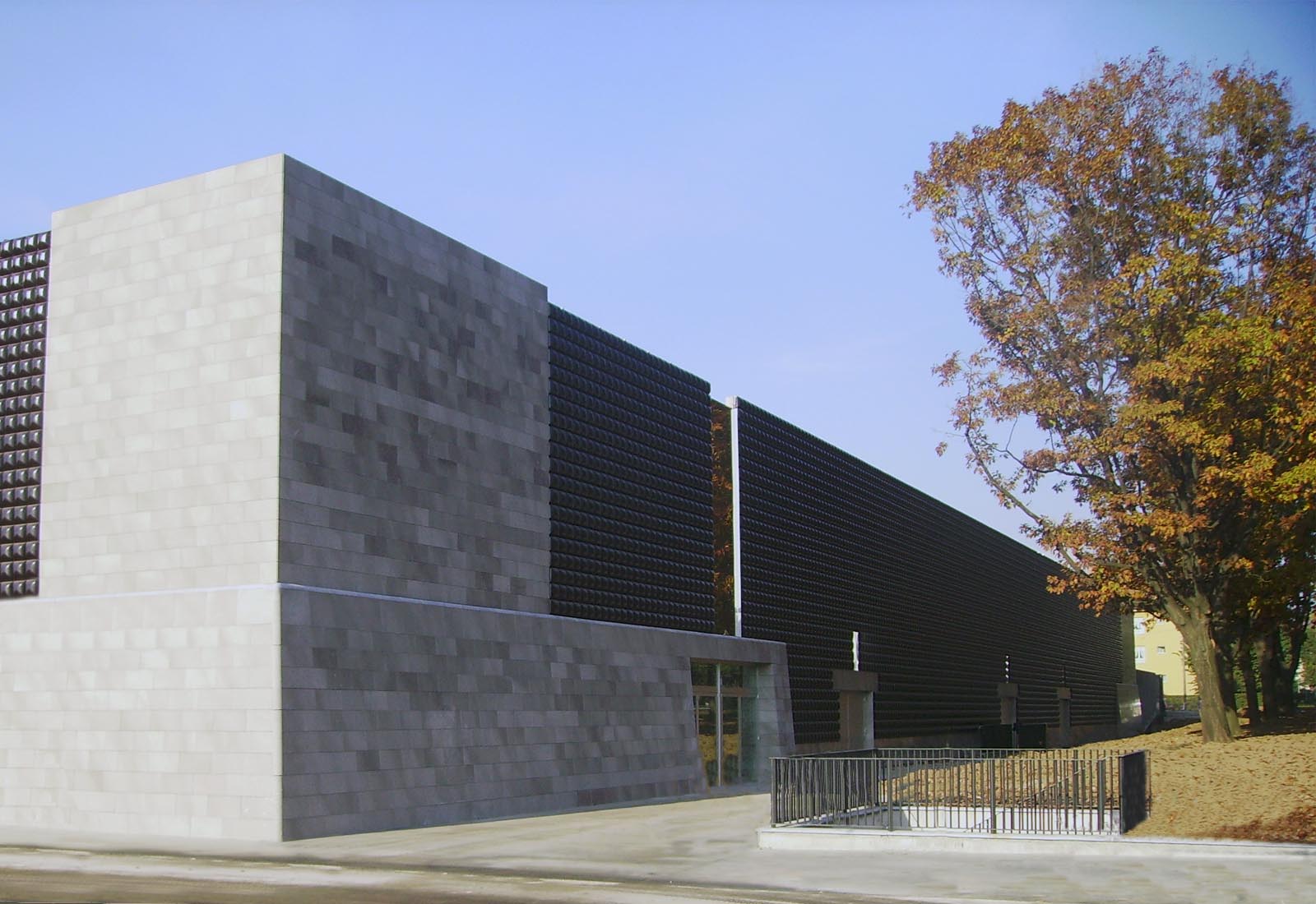 Esselunga mall Macherio - View of the north-east side façade