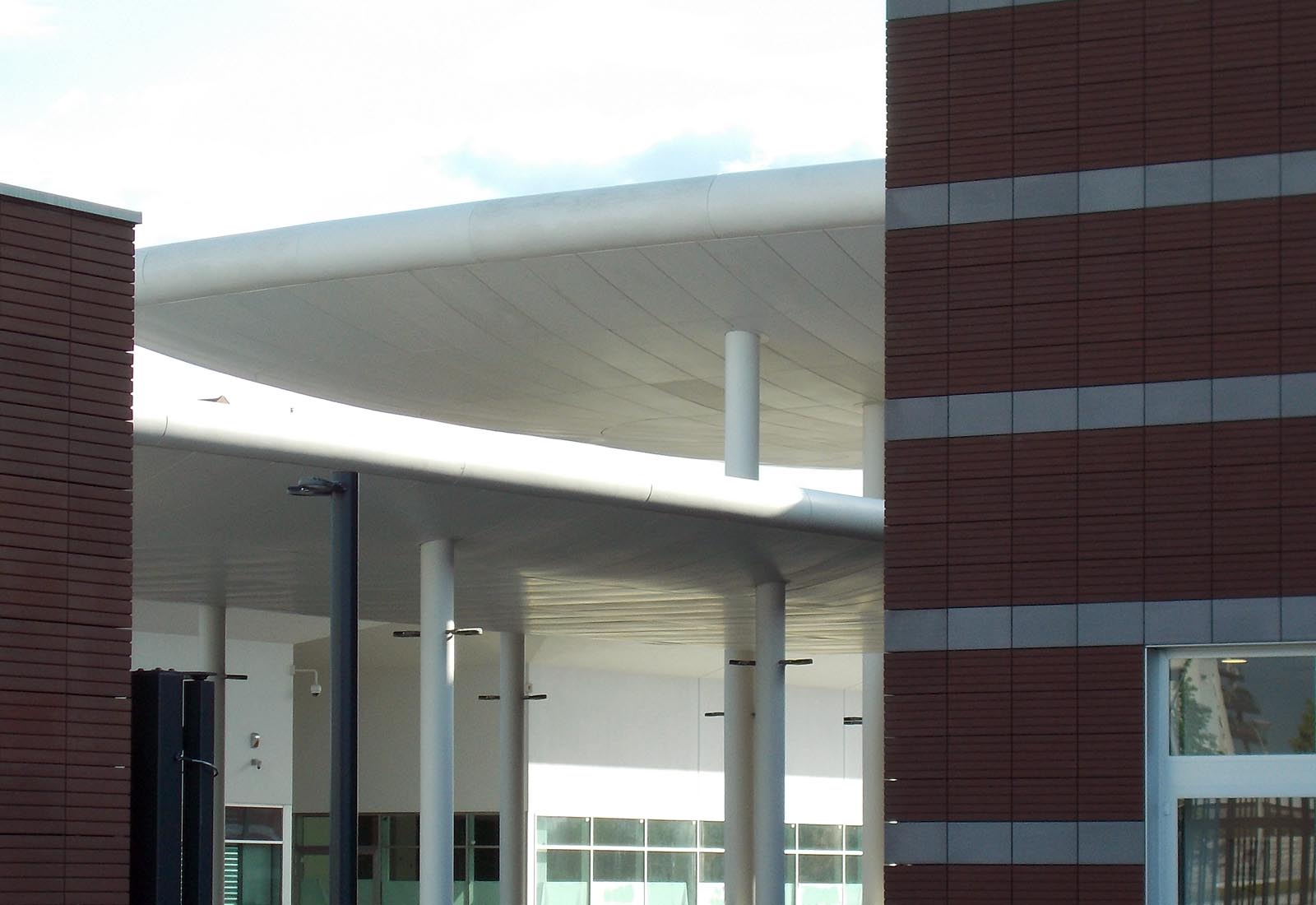 Esselunga Adriano mall Milan - Detail of the shelters on the square