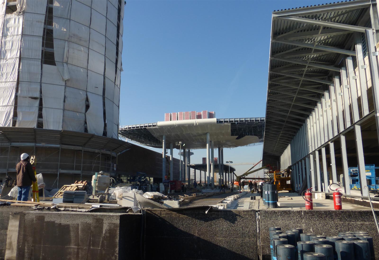 Esselunga Adriano mall Milan - View of the building site of the square