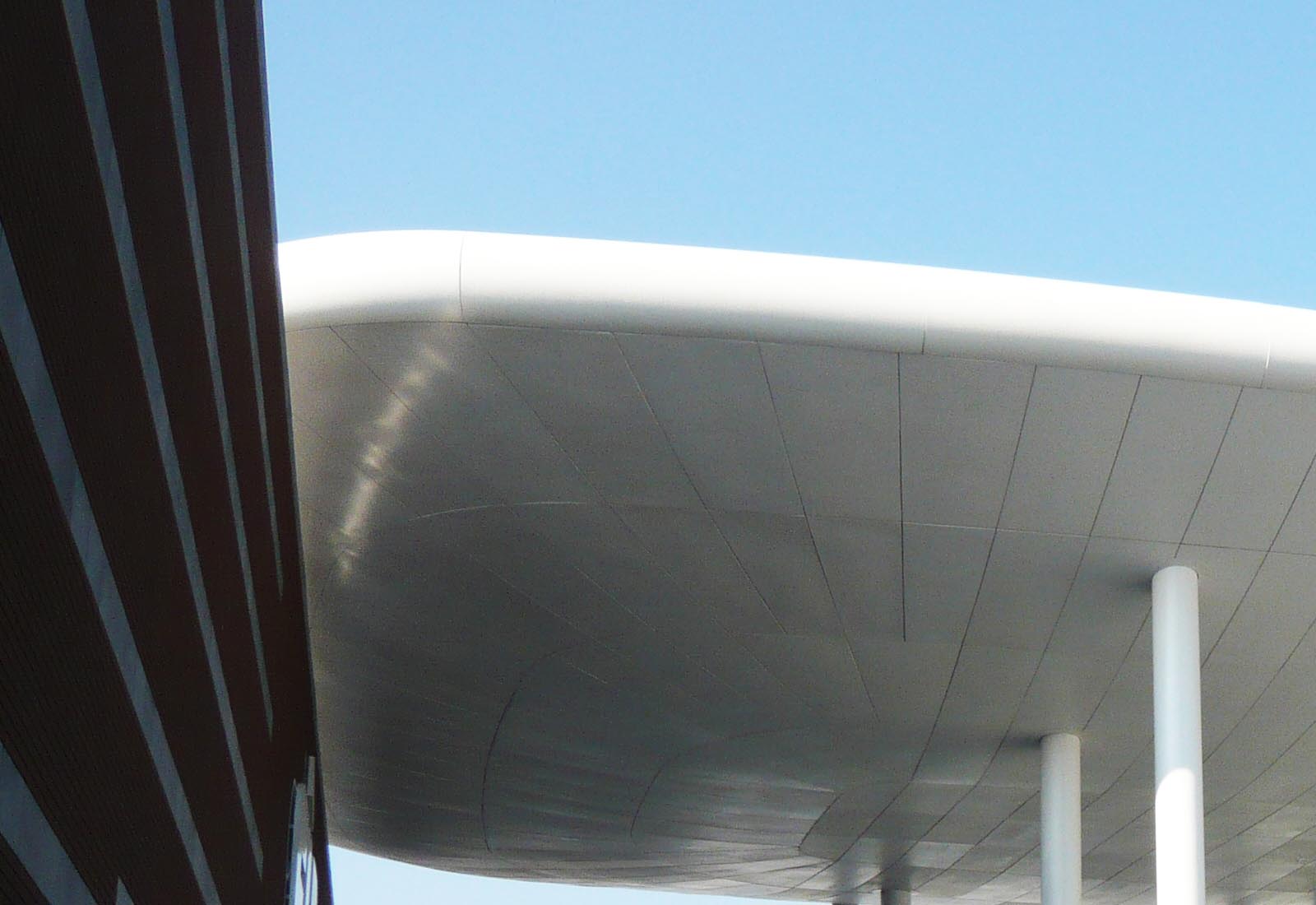 Esselunga Adriano mall Milan - Detail of the shelters on the square