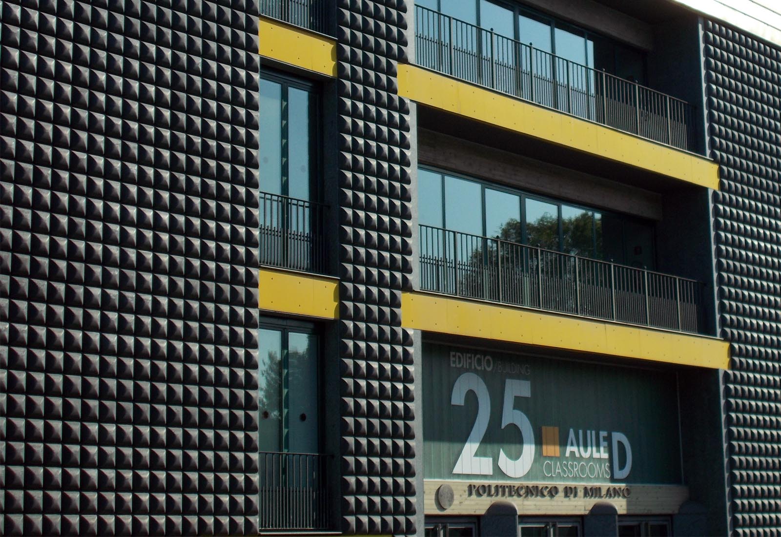 Building 25 Politecnico di Milano - Detail of the south facade