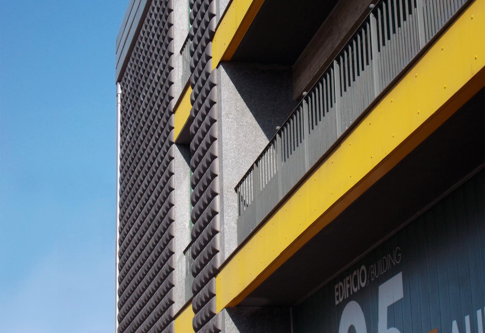 Building 25 Politecnico di Milano - Detail of the south facade