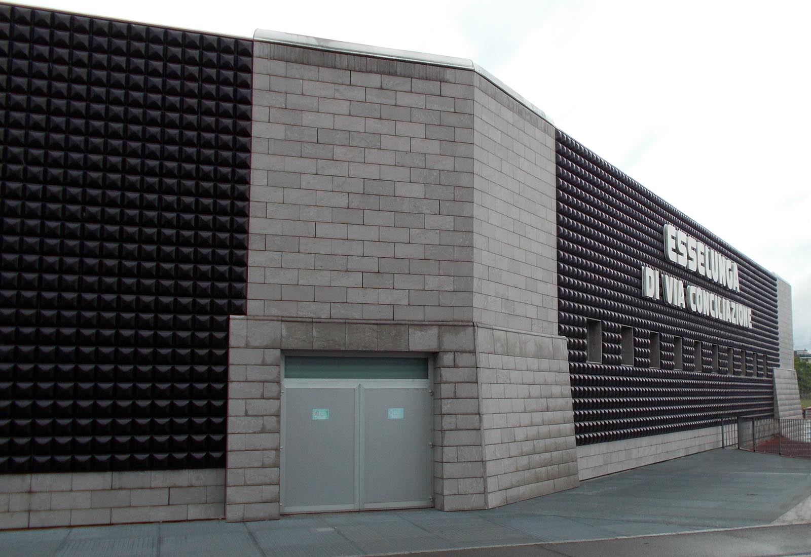 Esselunga mall Piacenza - The west facade