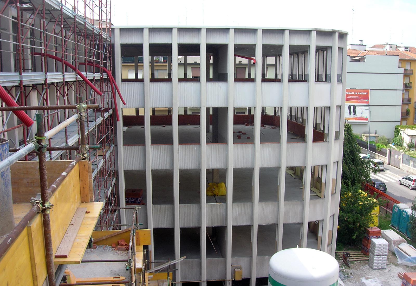 Manzoni school center in Milan - The reconstruction of the facades