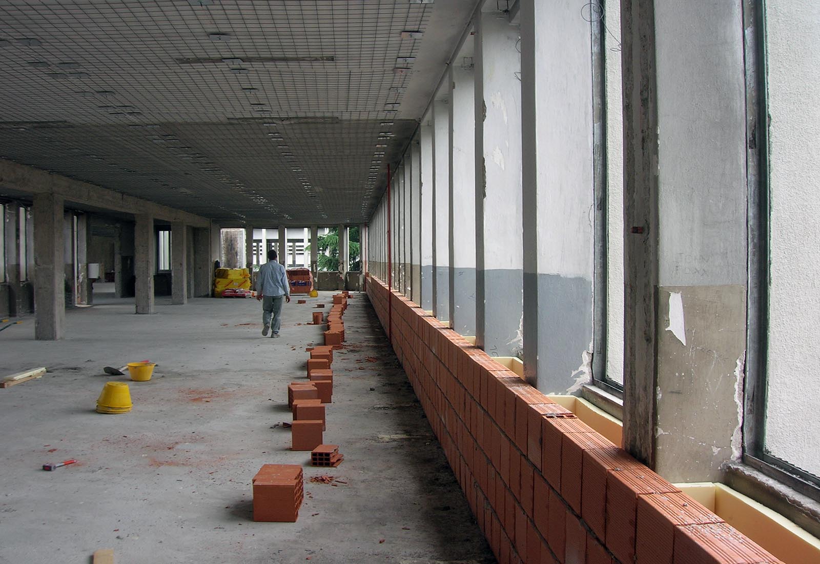 Manzoni school center in Milan - Perimeter walls