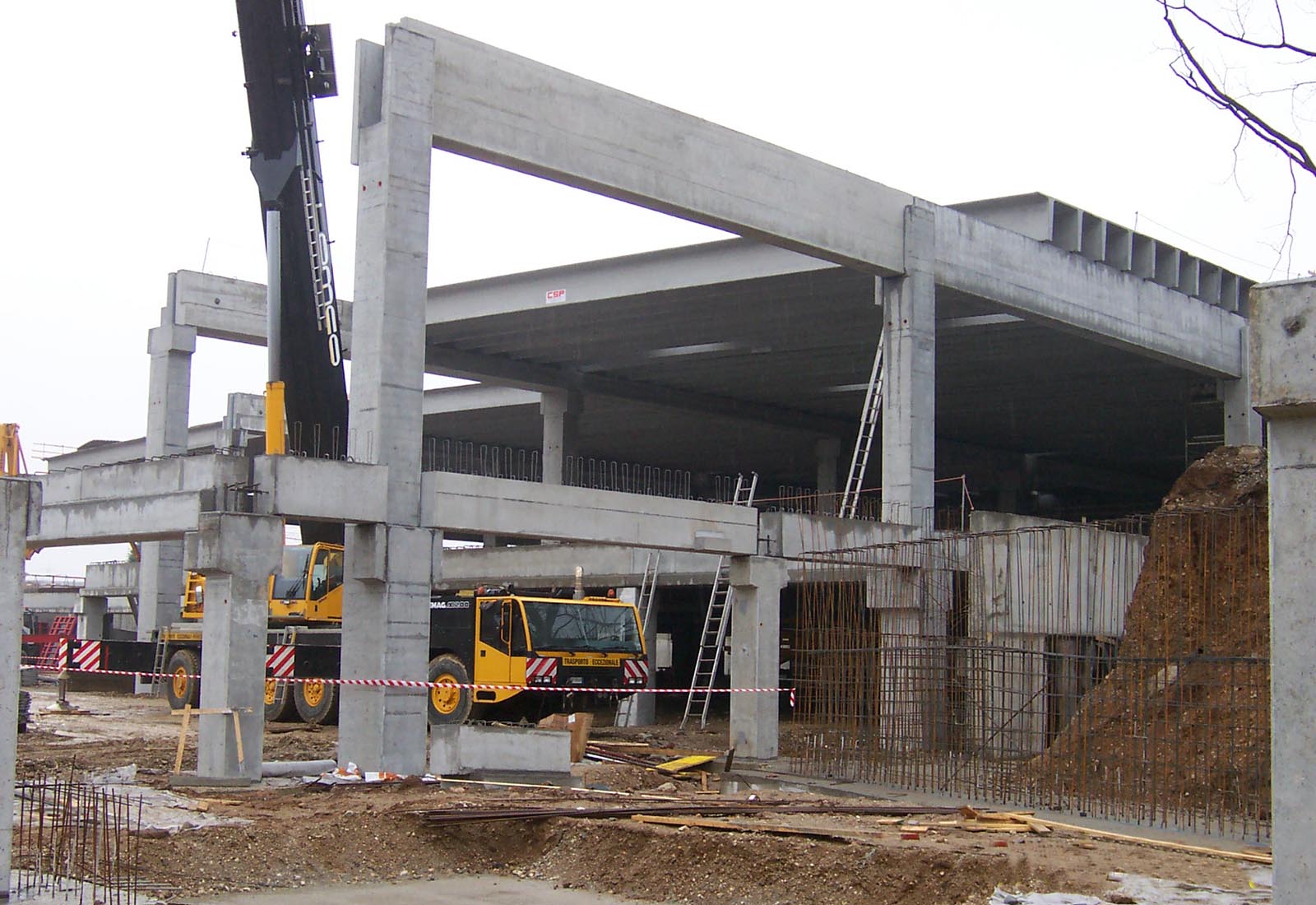 Esselunga mall Macherio - The assembly of the prefabricated structure