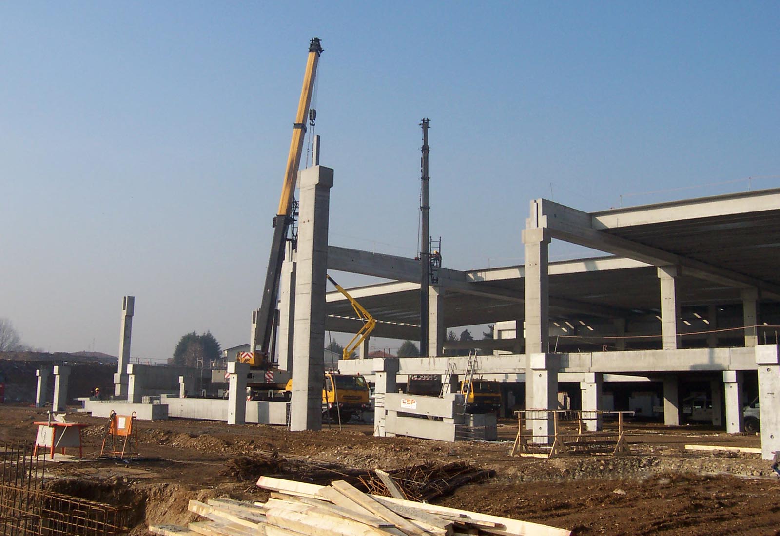 Esselunga mall Macherio - The assembly of the prefabricated structure