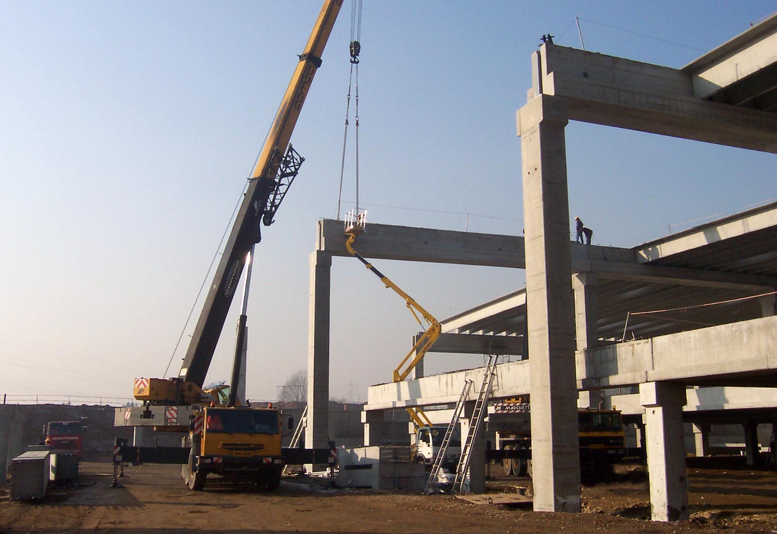 Esselunga mall Macherio - The assembly of the prefabricated structure