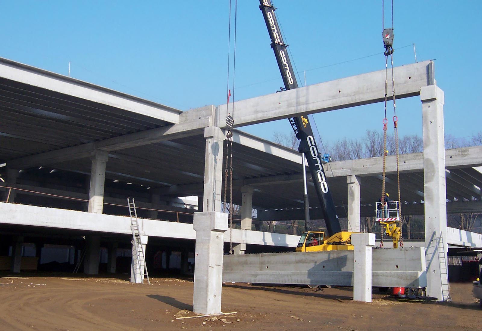 Esselunga mall Macherio - The assembly of the prefabricated structure