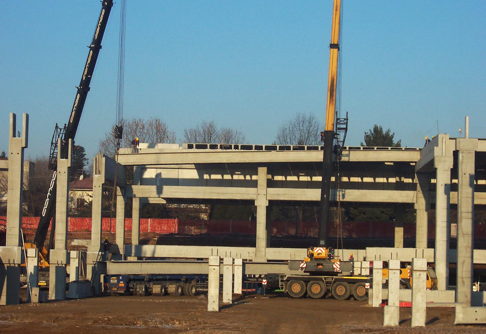 Esselunga mall Macherio - The assembly of the prefabricated structure