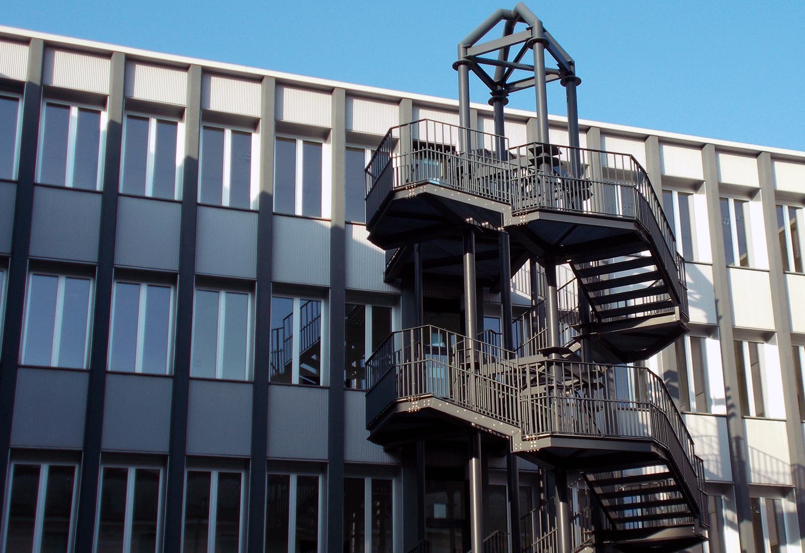 Manzoni school center in Milan - The new security stairway