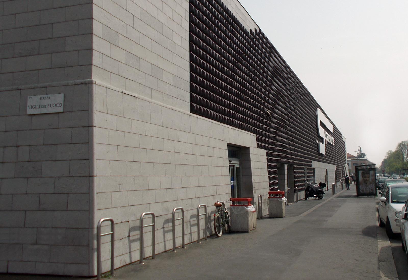 Esselunga Rubattino mall Milan - View of the main front