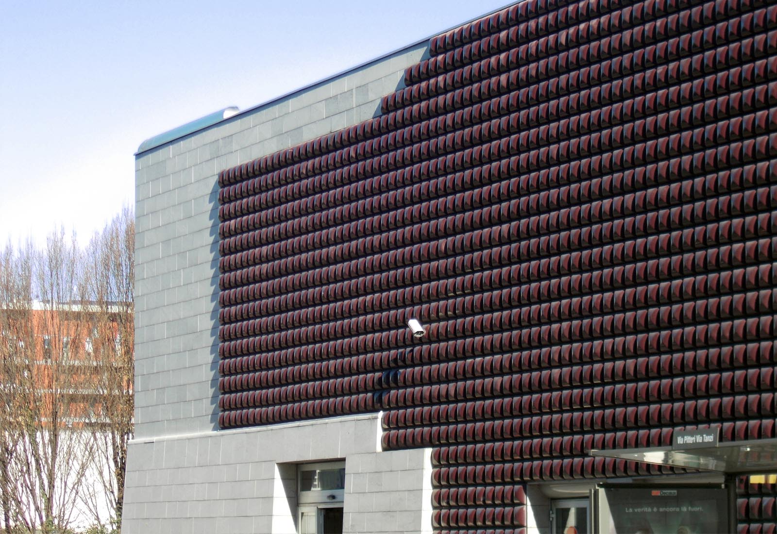 Esselunga Rubattino mall Milan - Detail of the main facade