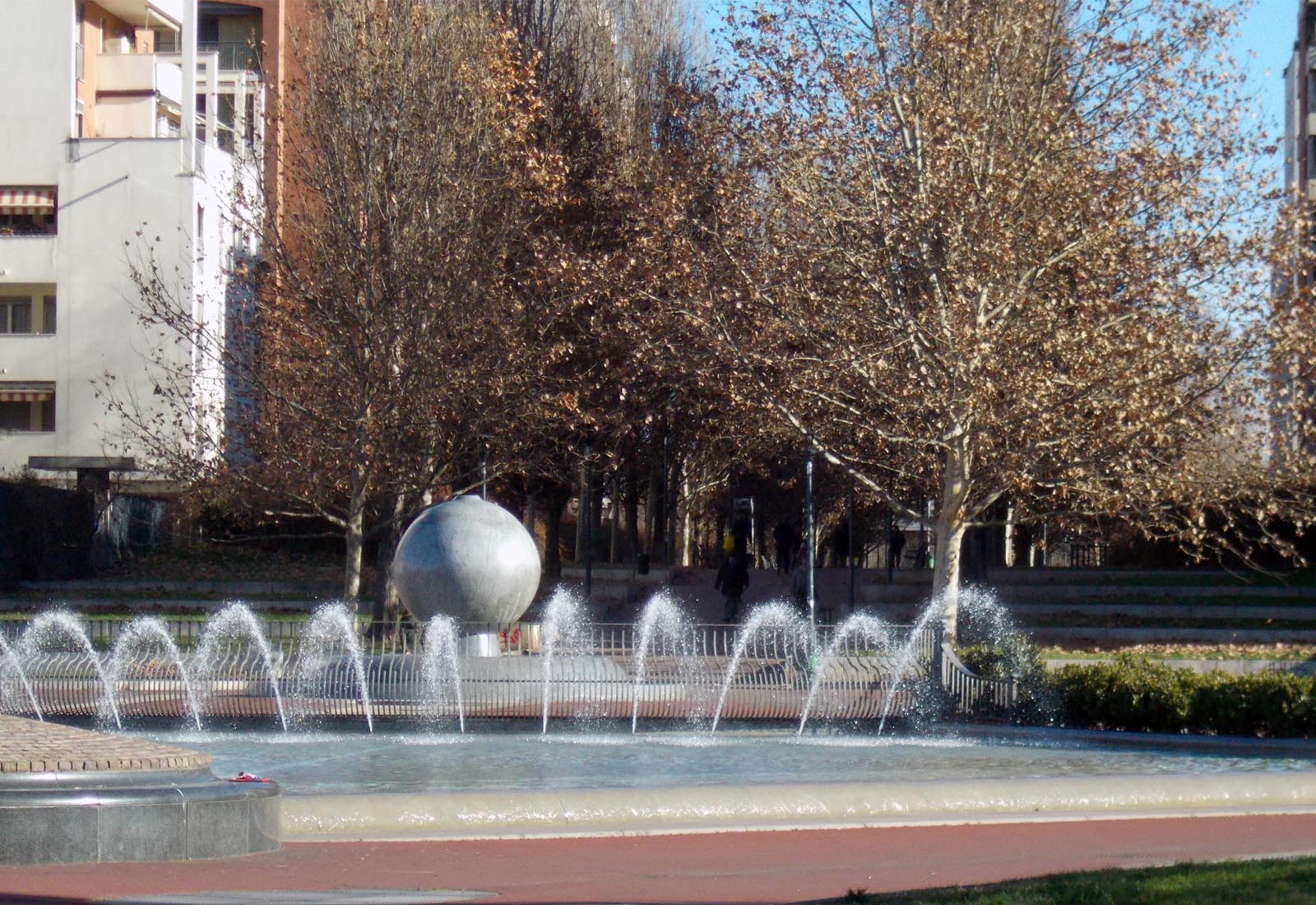 Vigili del fuoco square in Milan - Fountain