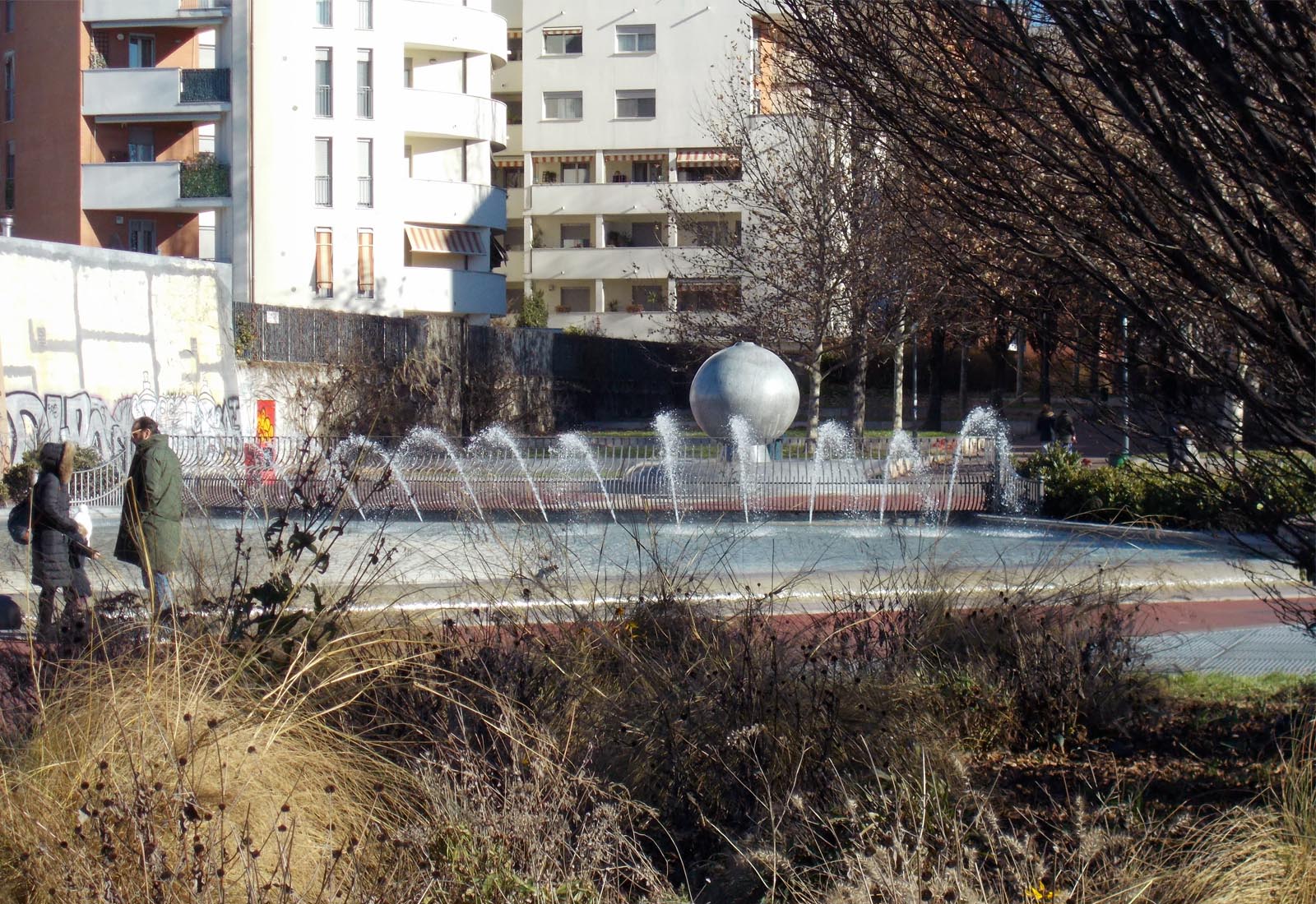 Vigili del fuoco square in Milan - Fountain