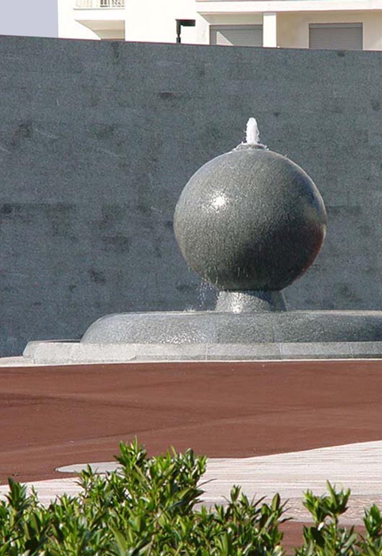 Vigili del fuoco square in Milan - Fountain