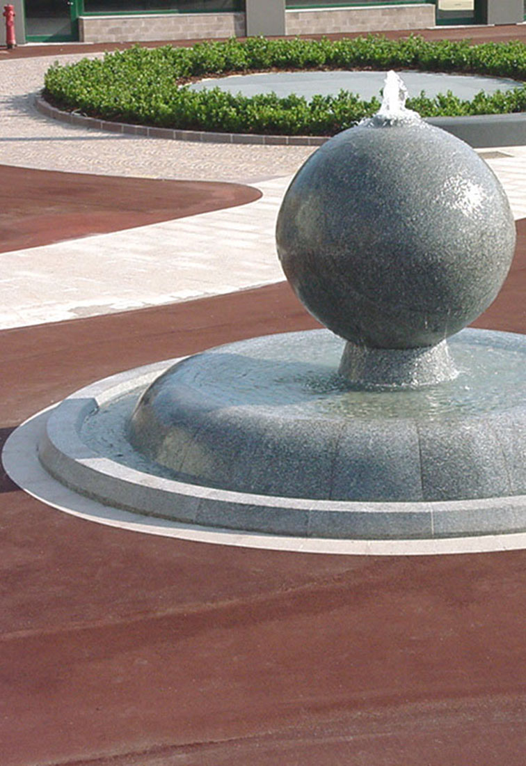 Vigili del fuoco square in Milan - Fountain