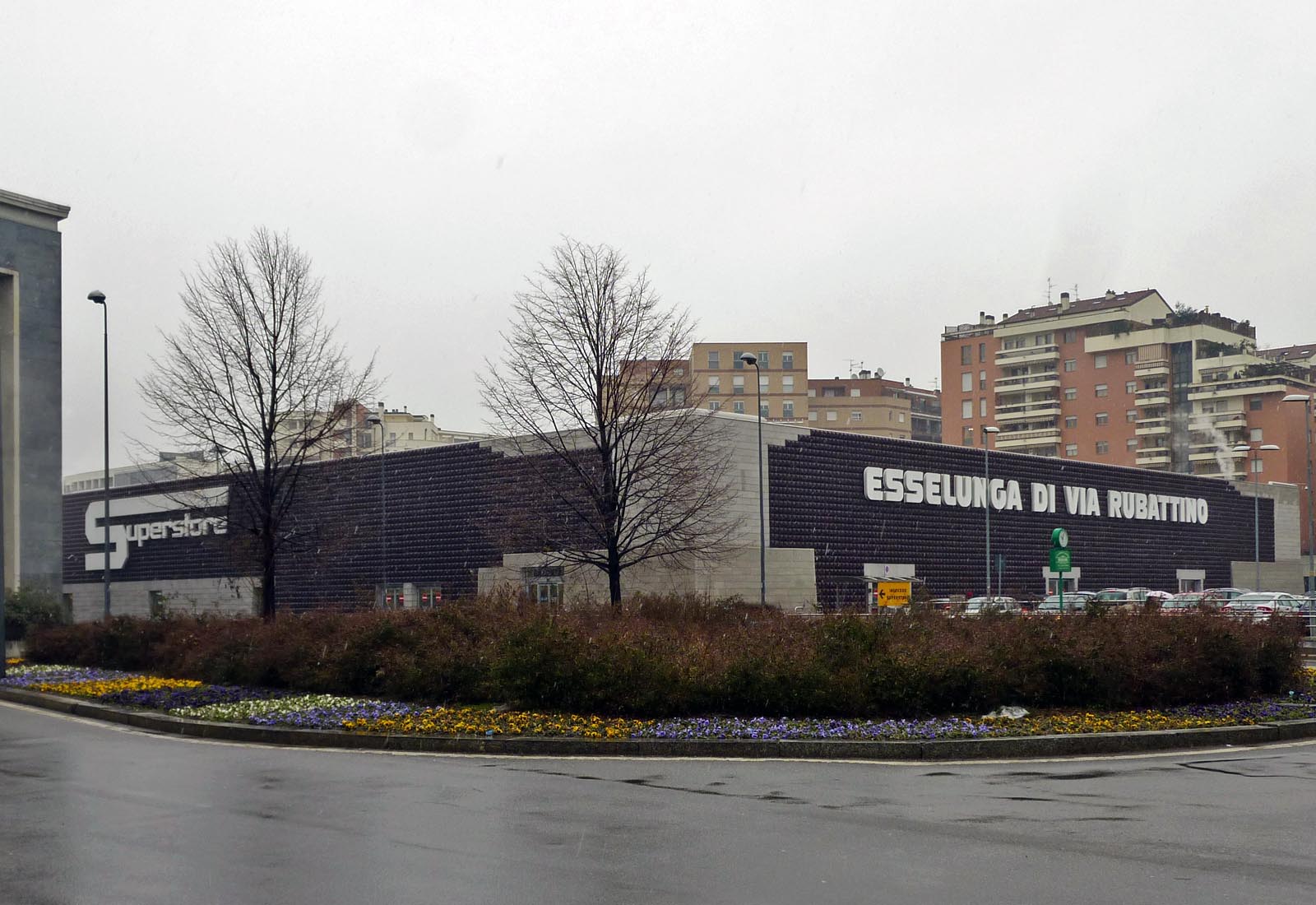 Esselunga Rubattino mall Milan - View