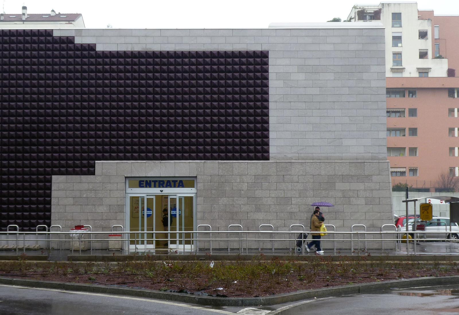 Esselunga Rubattino mall Milan - Detail of the main facade