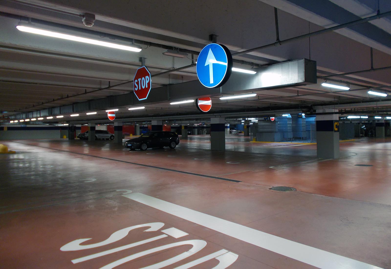 Underground garage in vigili del fuoco square Milan - View of the garage