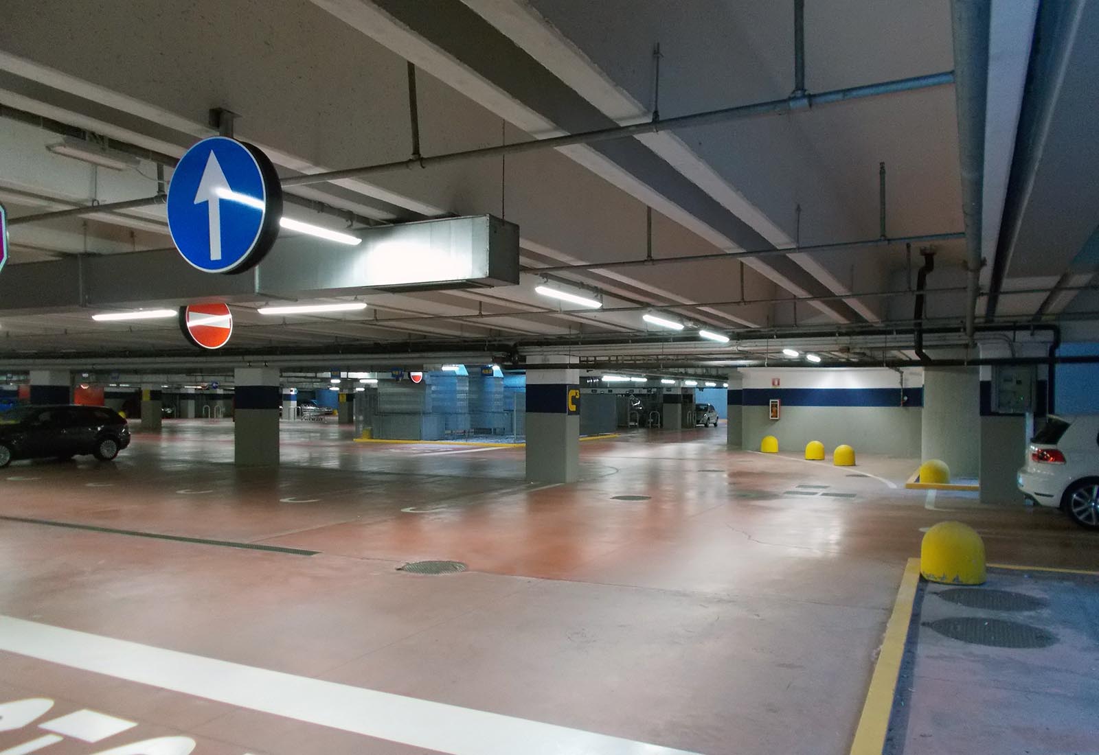 Underground garage in vigili del fuoco square Milan - View of the garage