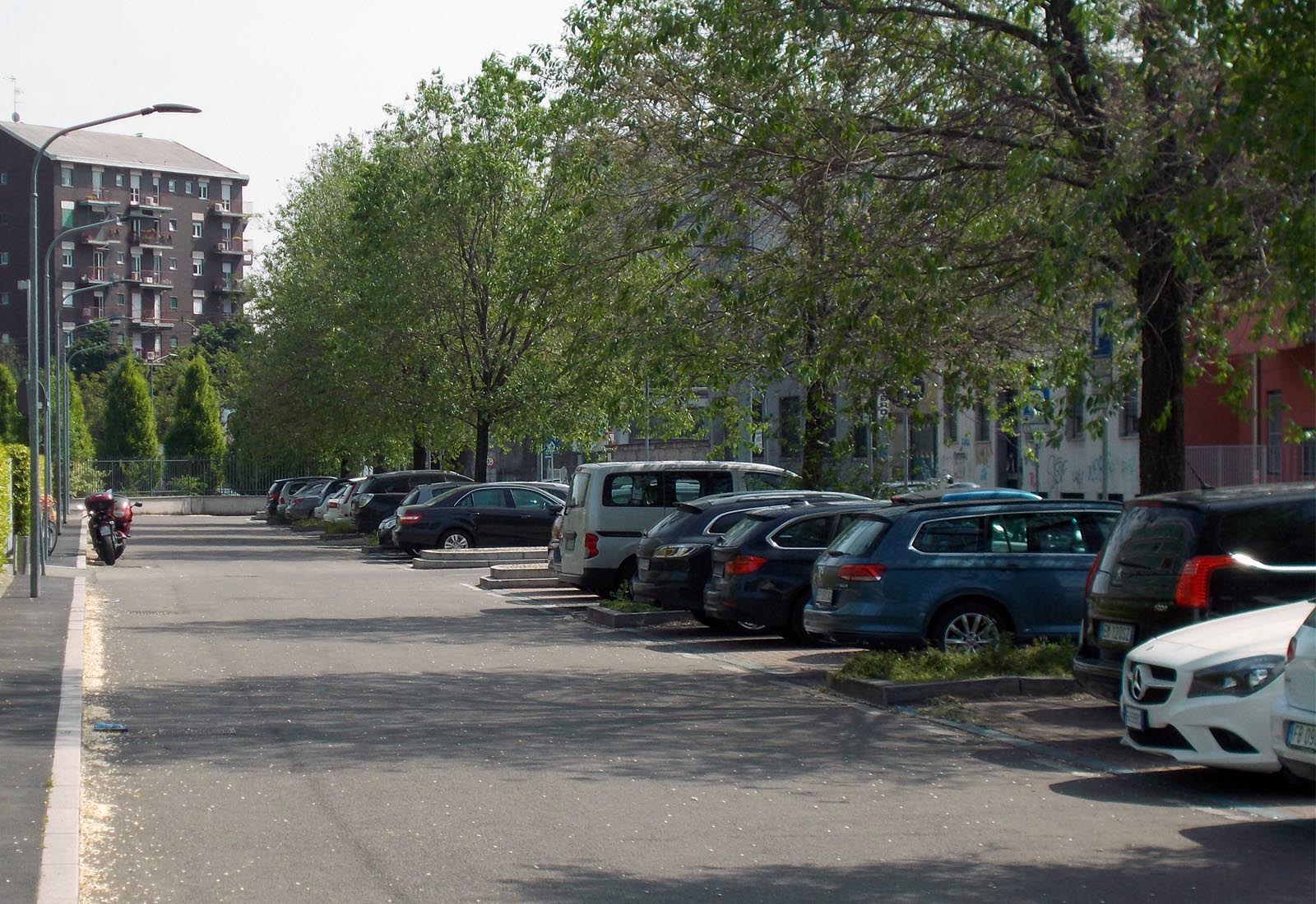 Parking lots in the Grazioli area Milan - View of the parking lot of via Cialdini