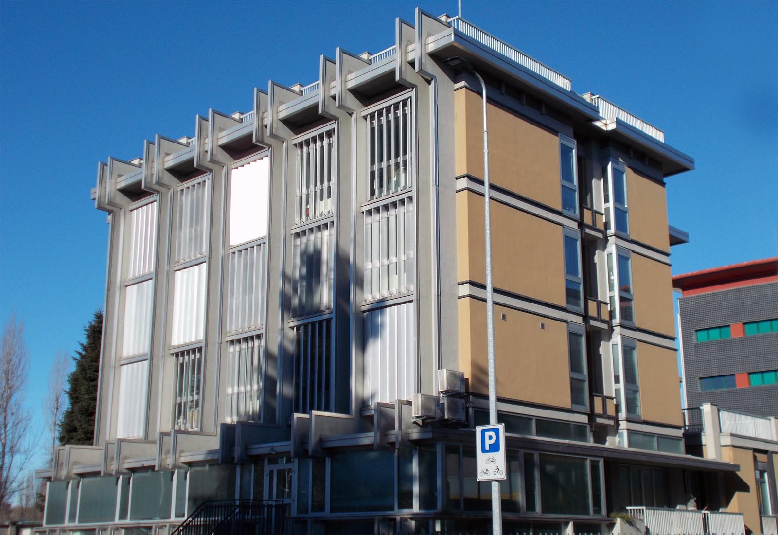 Building 24 Politecnico di Milano - View of the South East facade