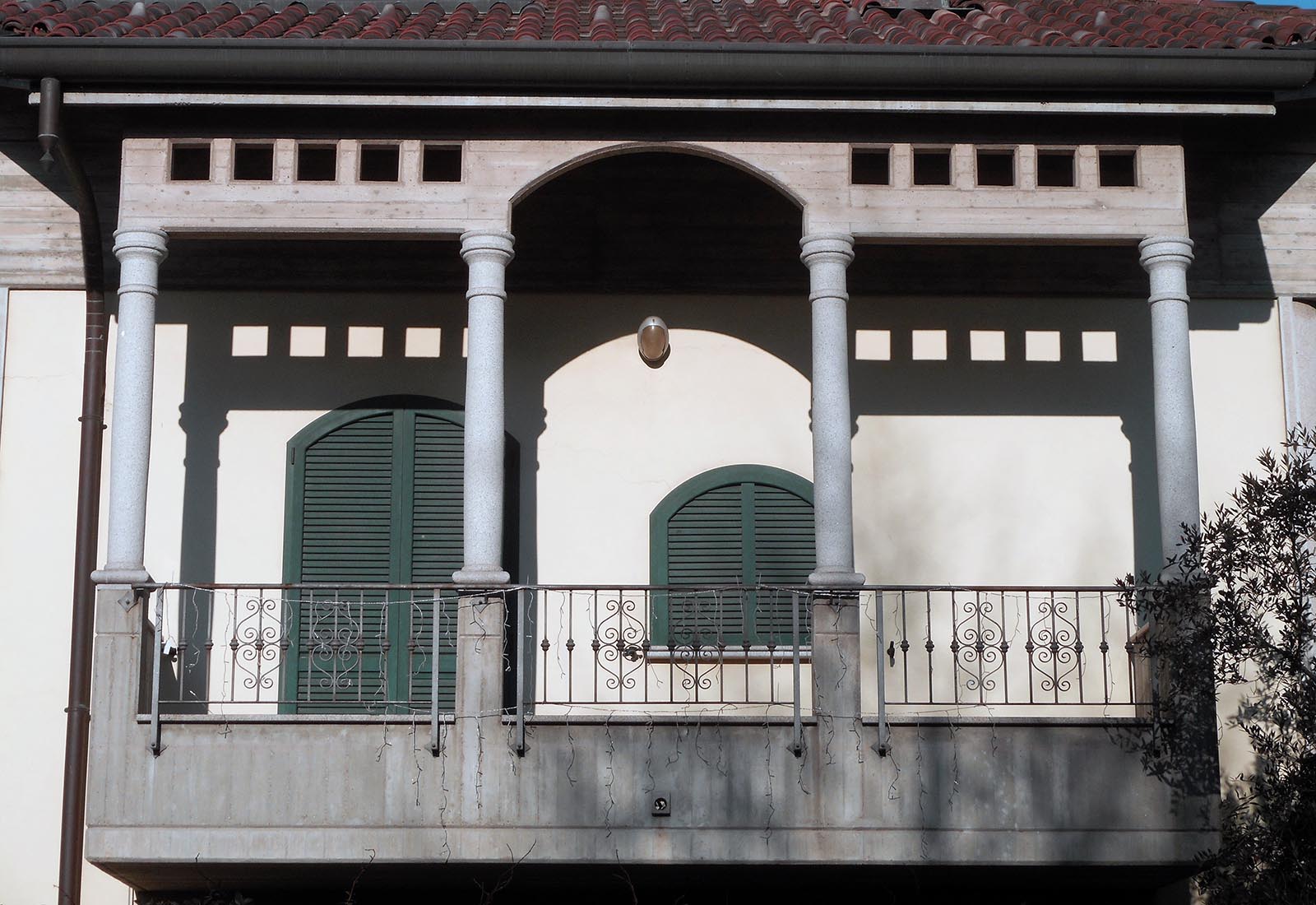 House in 4th november street in Pero - Detail of the loggia