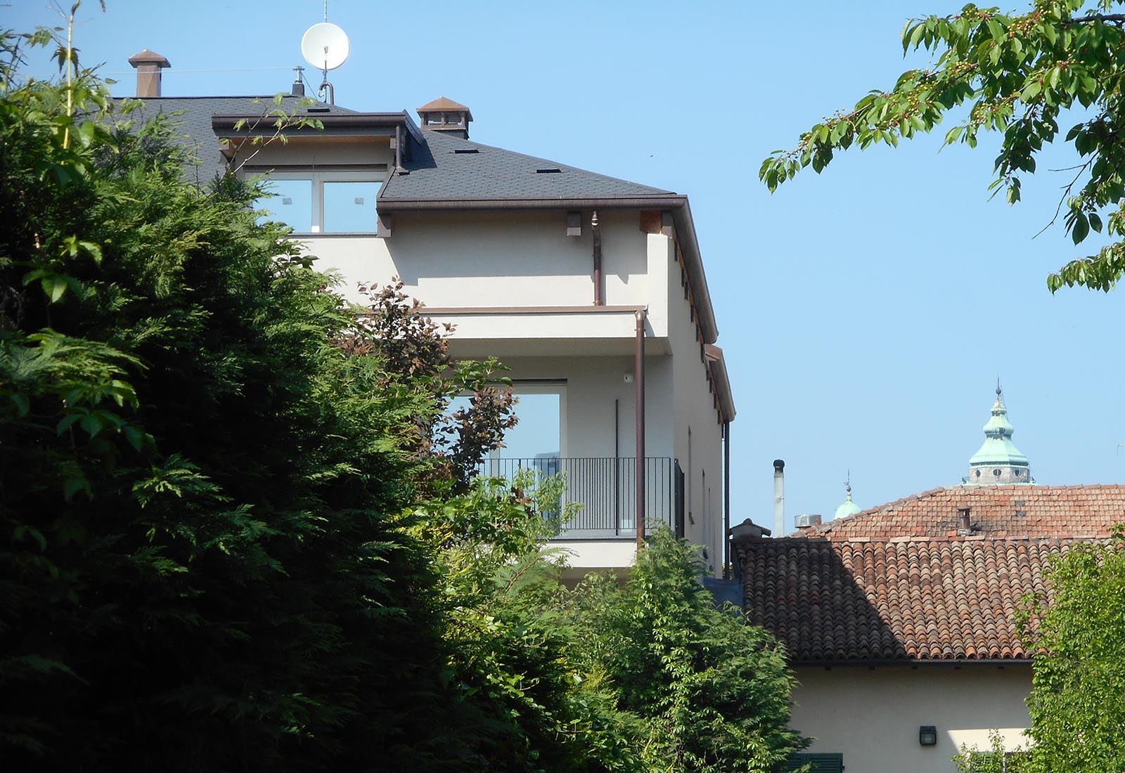 Residential building in Visconti square in Rho - Detail of the facade