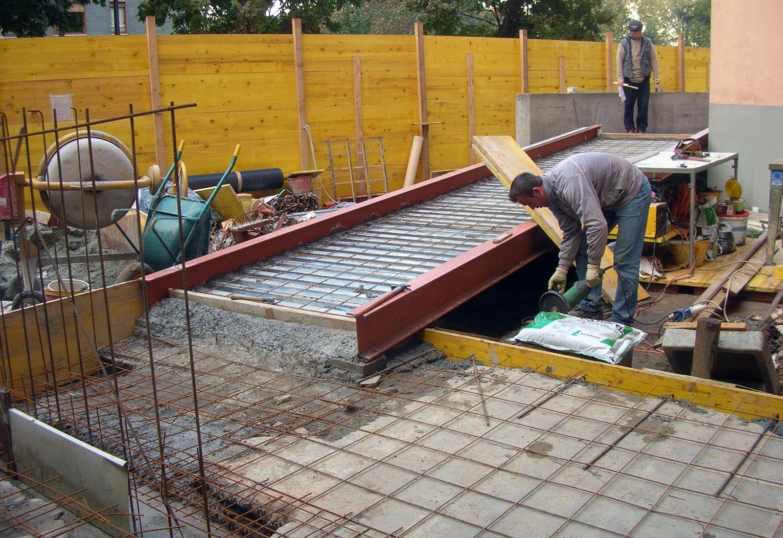 Church in Perucchetti square in Milan - The construction of the ramp for disabled