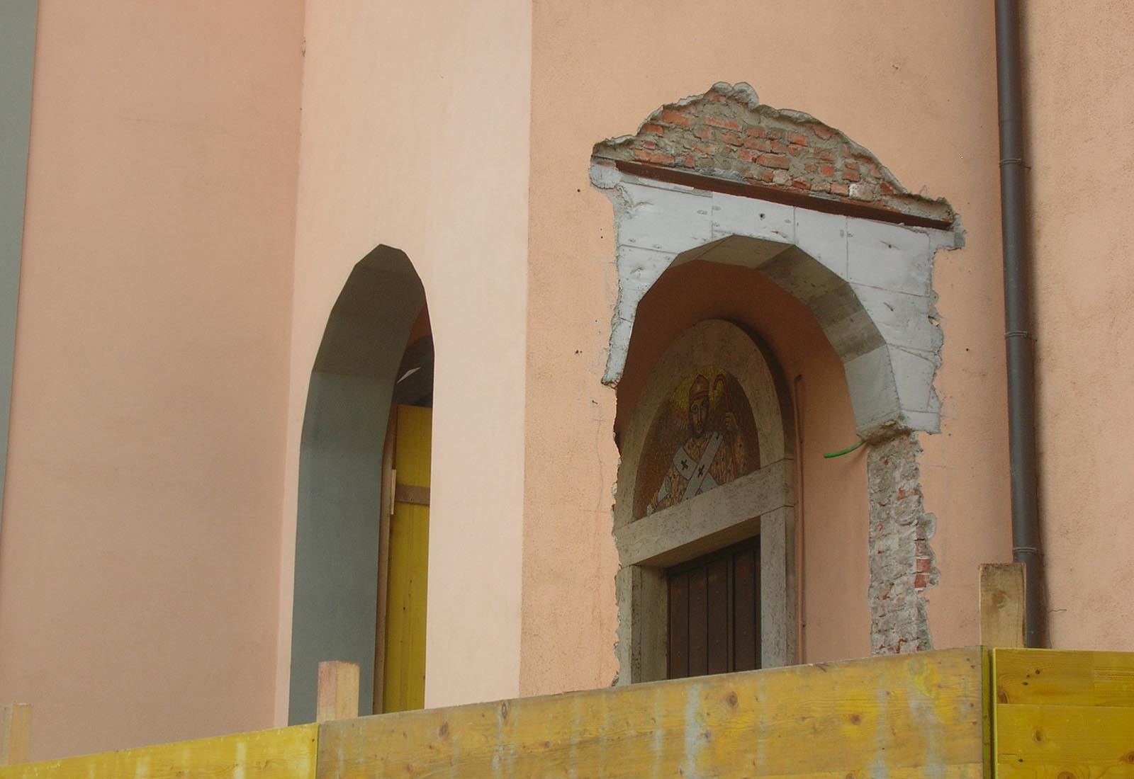 Church in Perucchetti square in Milan - The new access of the ramp for disabled