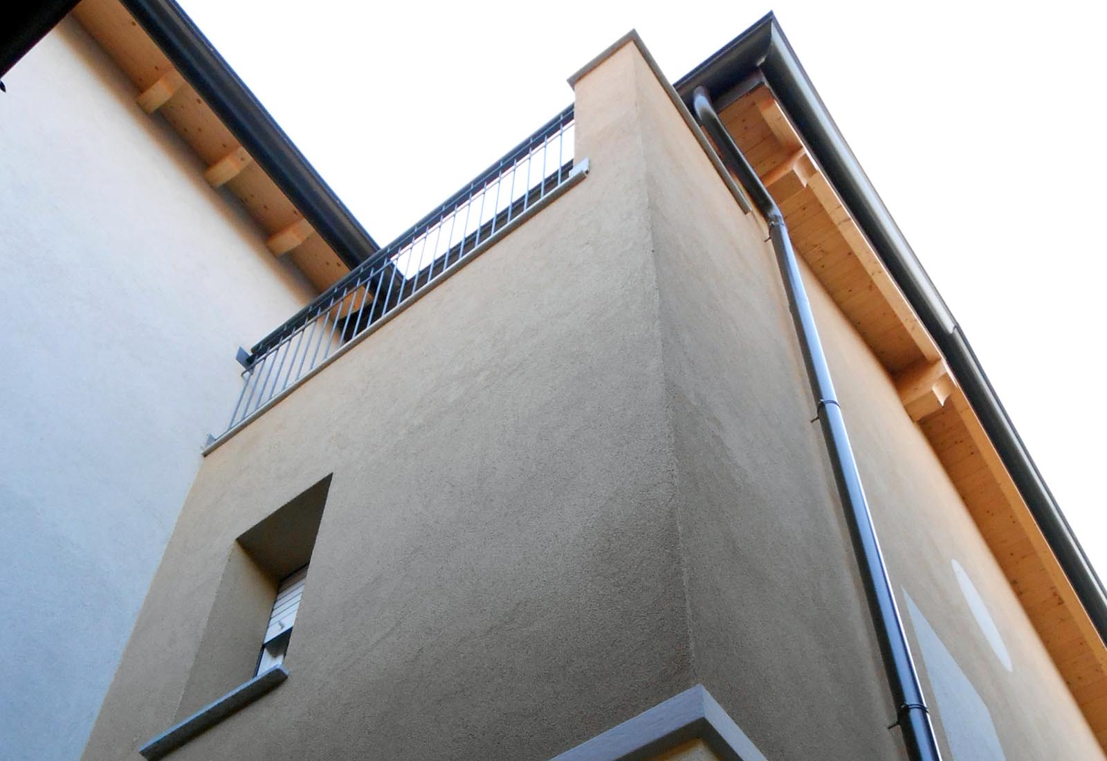 House in dei Mille street in Rho - Detail of the facade