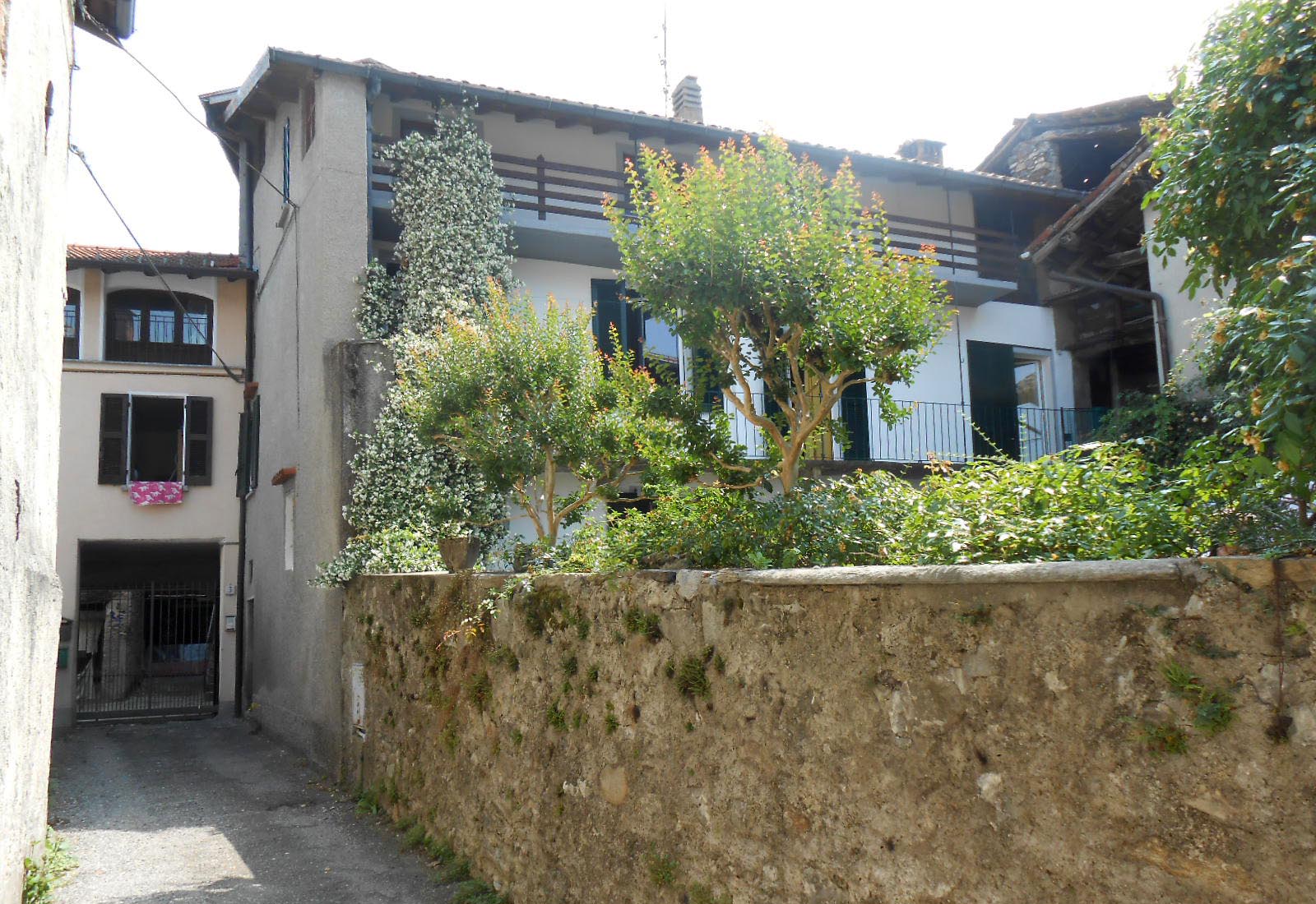 Residential courtyard building renovation in Orino - View