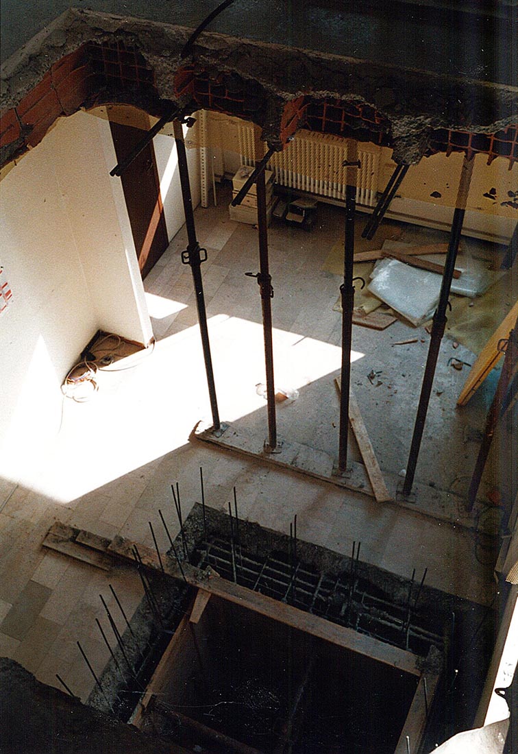 High school renovation in Como - Building of the new lift