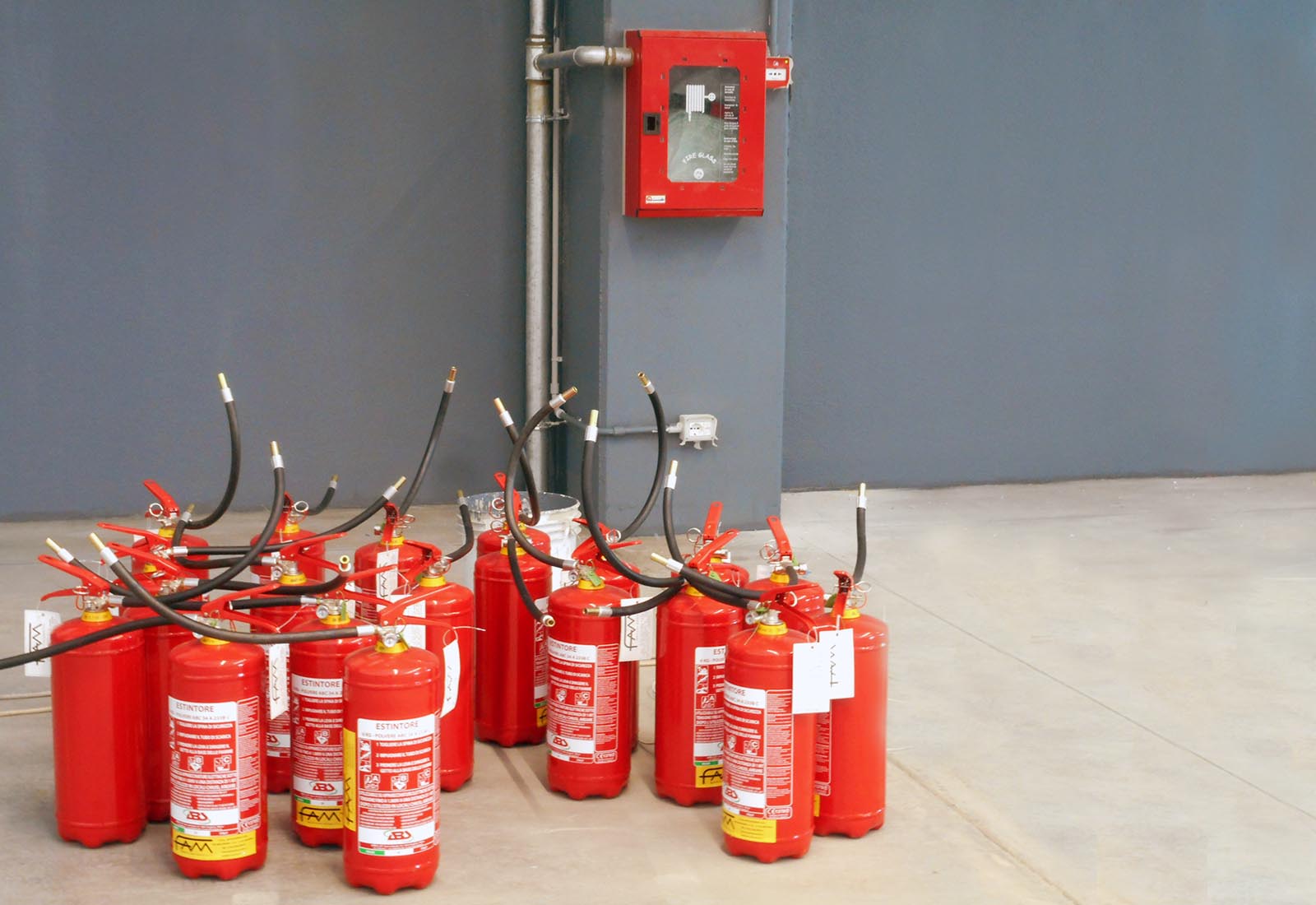 Decathlon Novara - Hydrant and fire extinguishers