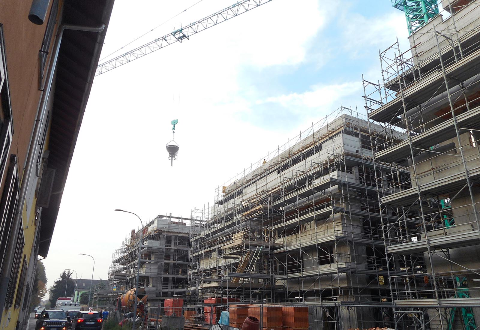 Residential buildings in Biringhello street in Rho - The construction site