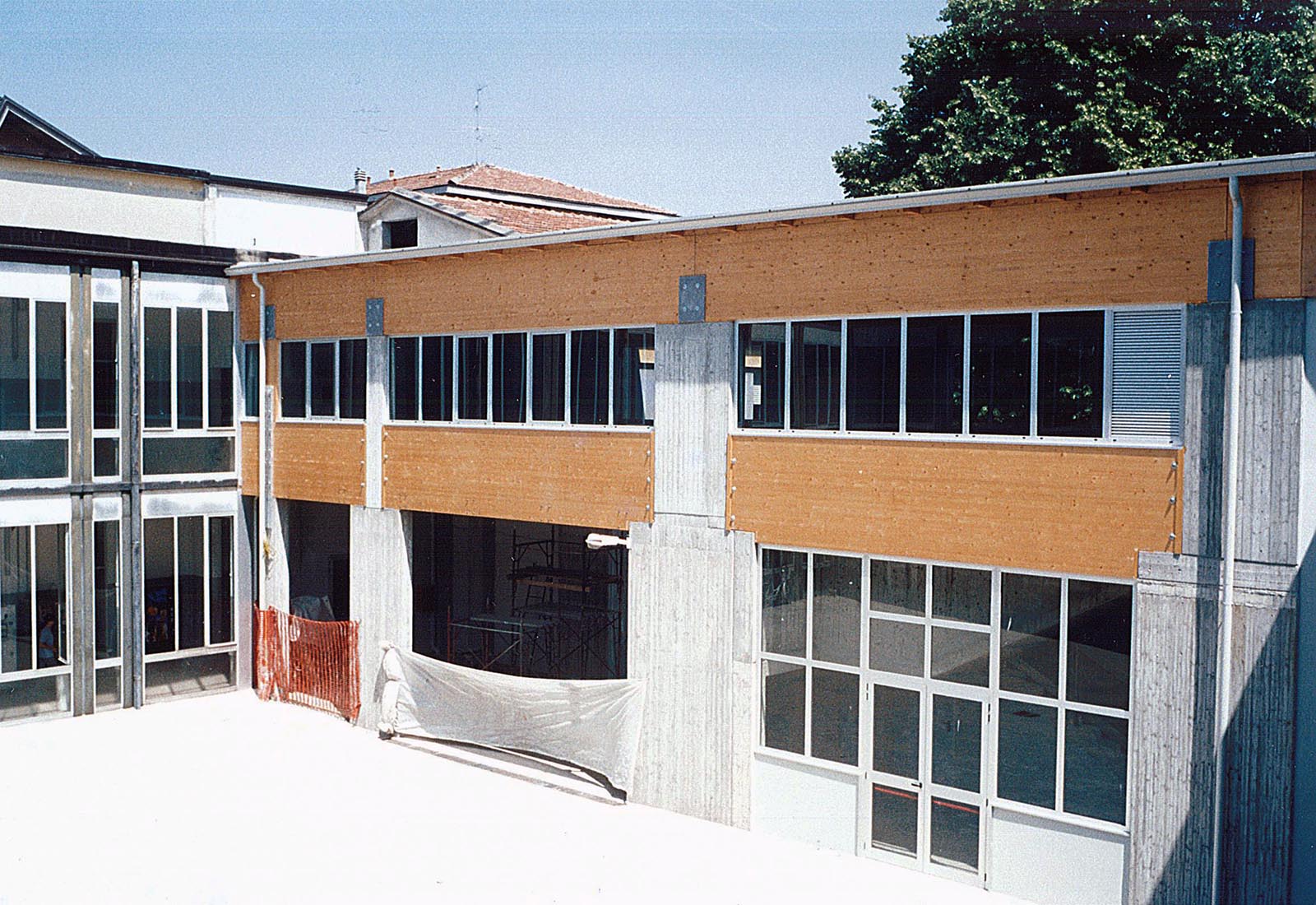 High school renovation in Melegnano - The new connection building