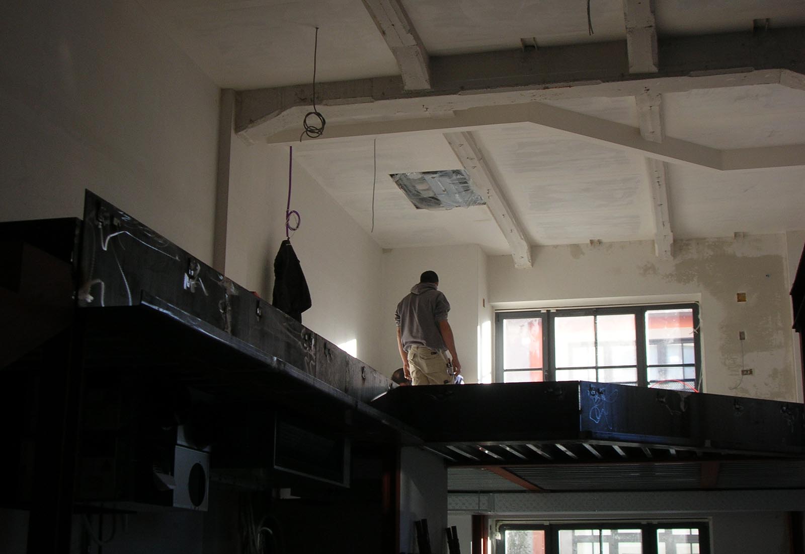 Office flat in Pietrasanta street in Milan - The metallic mezzanine