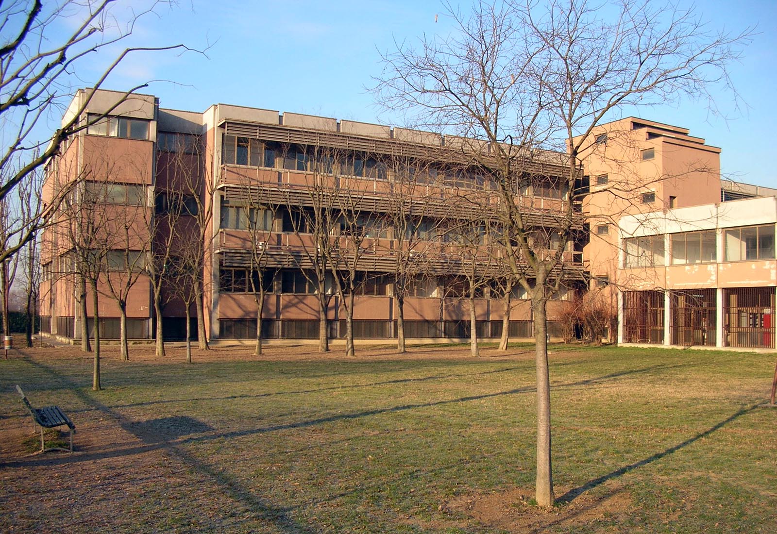 Public office building in Balsamo Crivelli street in Milan - View