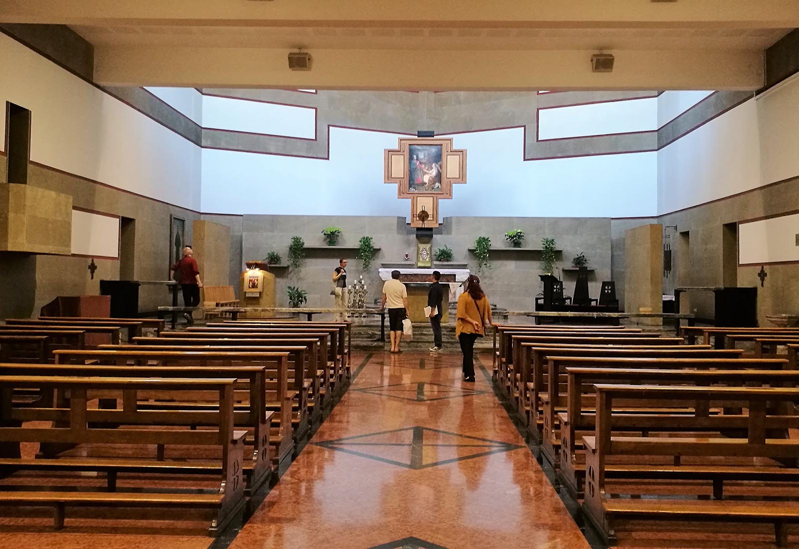 Church and parish building in Termopili street in Milan - Interior of the church