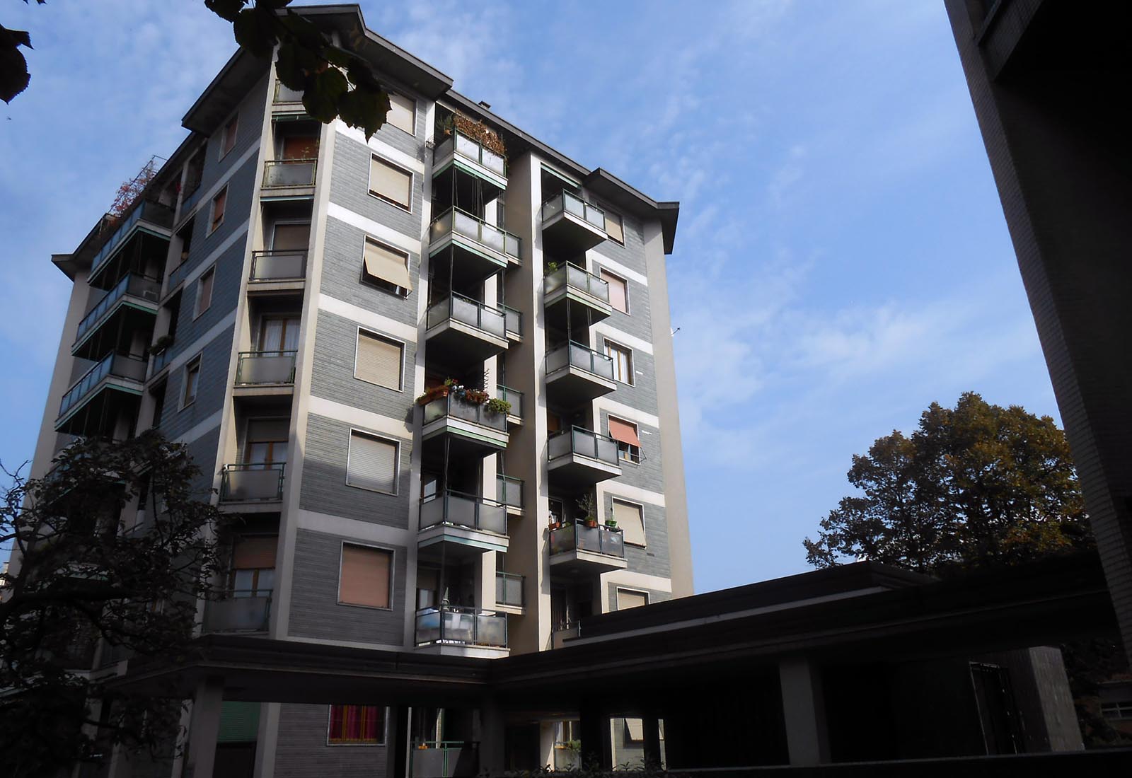 Residential buildings in Romolo street in Milan - The condominium