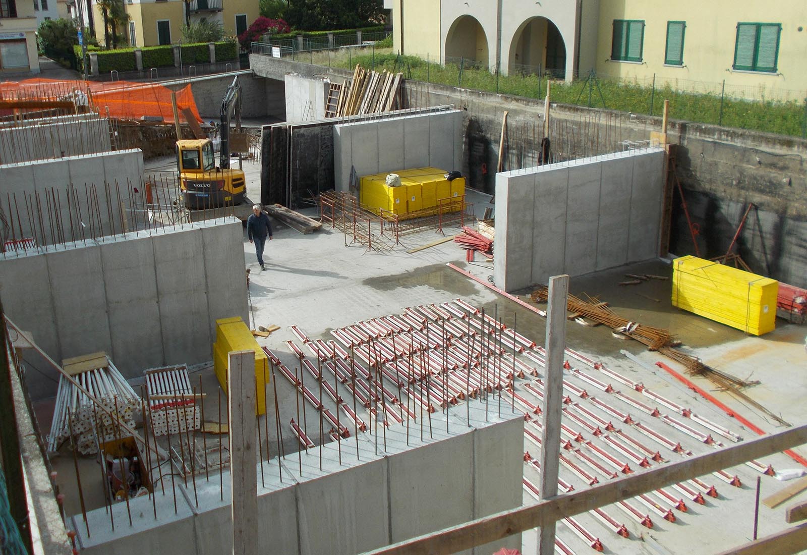 Public underground garage in Gravedona - The first elevation