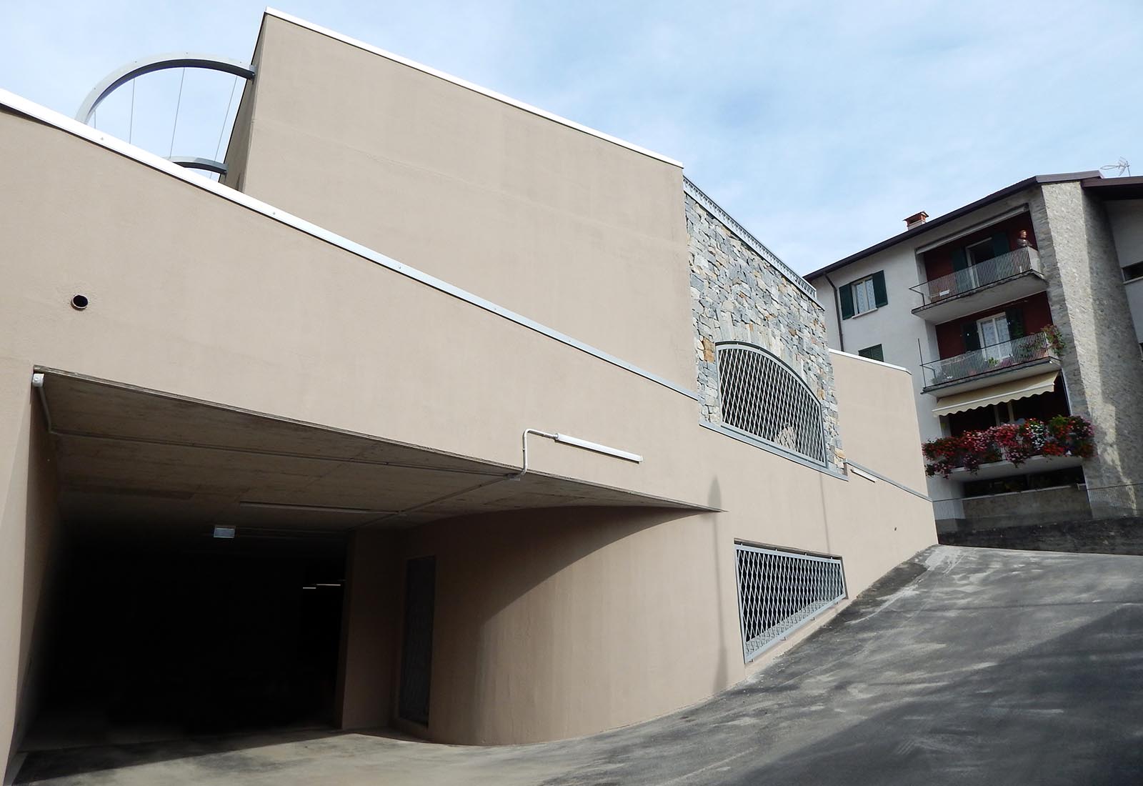 Public underground garage in Gravedona - Entrance to the lower level