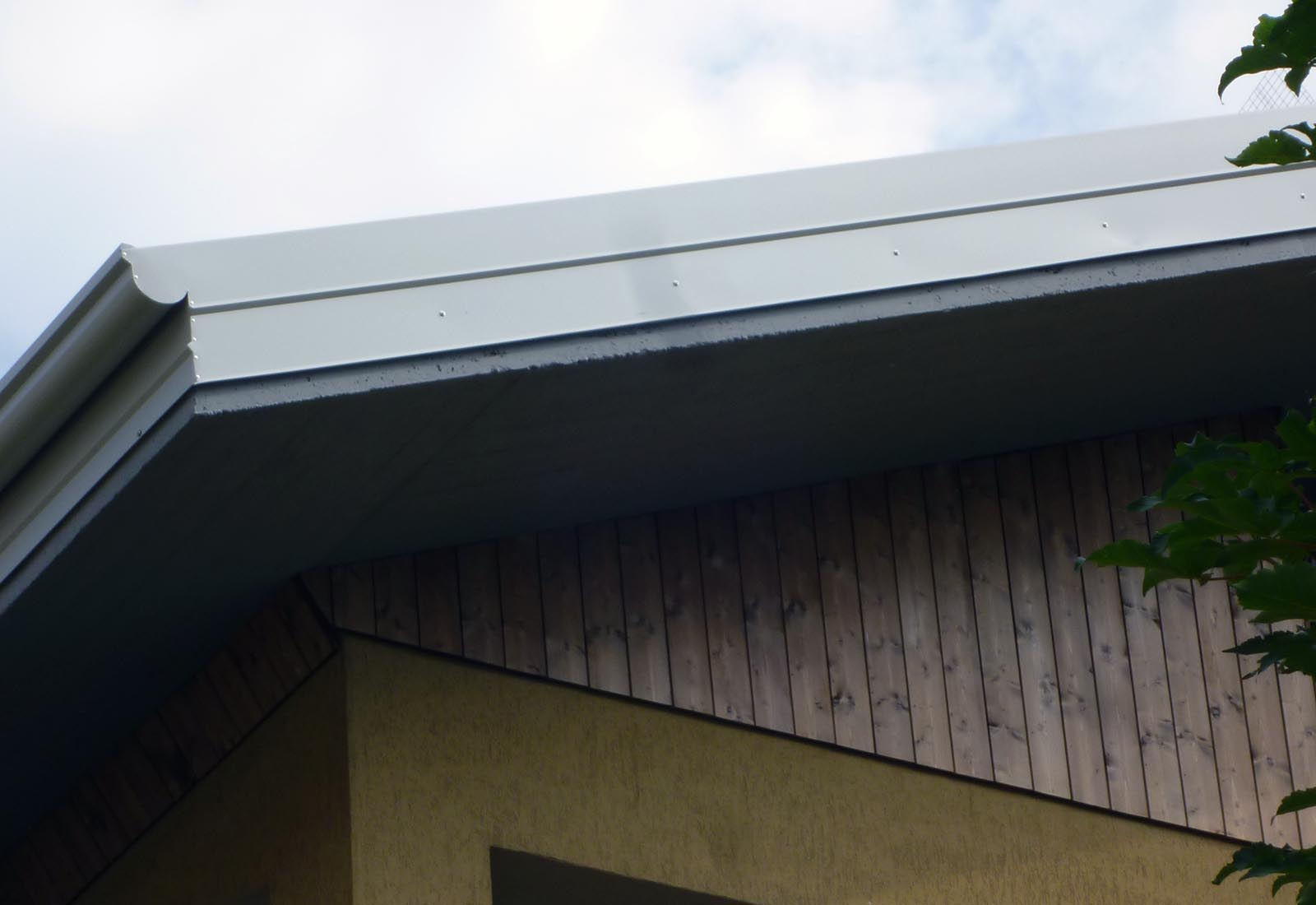 Residential building renovation in Aprica - Detail of the facade