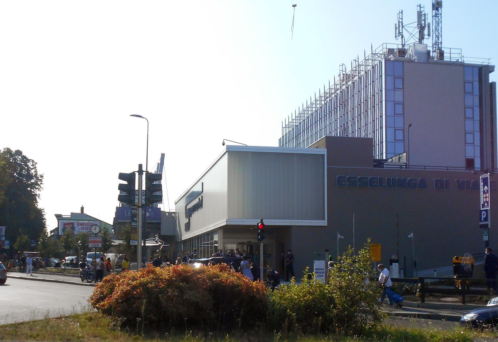 Esselunga Cassala shopping center Milan - View