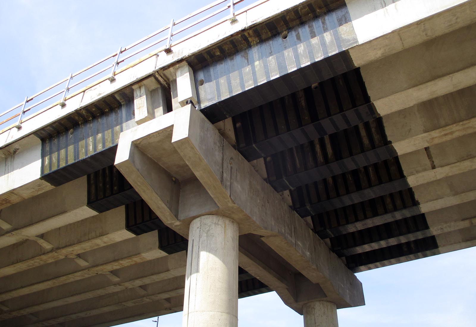 Railroad overpass renovation in Rho - The carbon fiber reinforcements