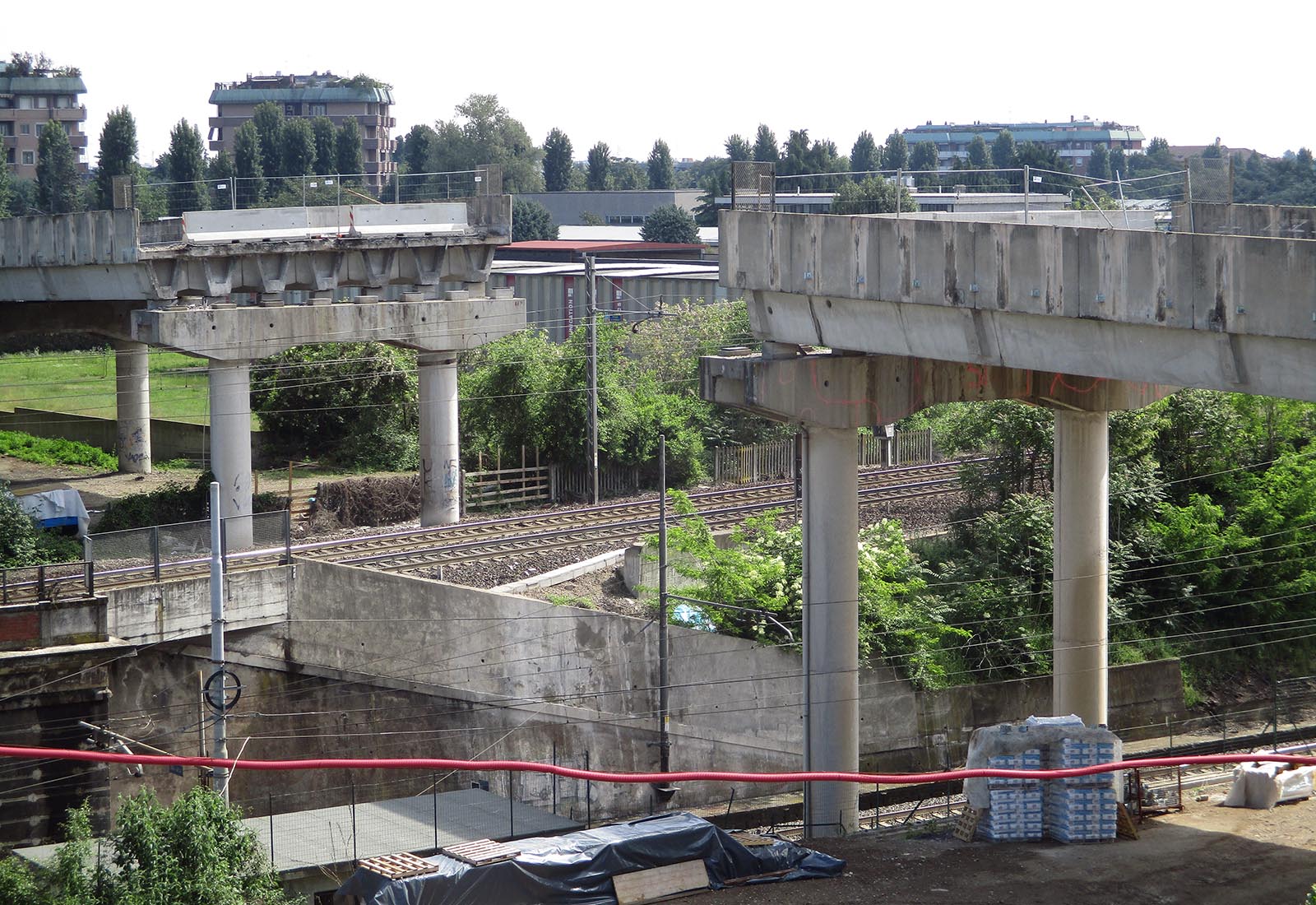 Railroad overpass renovation in Rho - The construction site