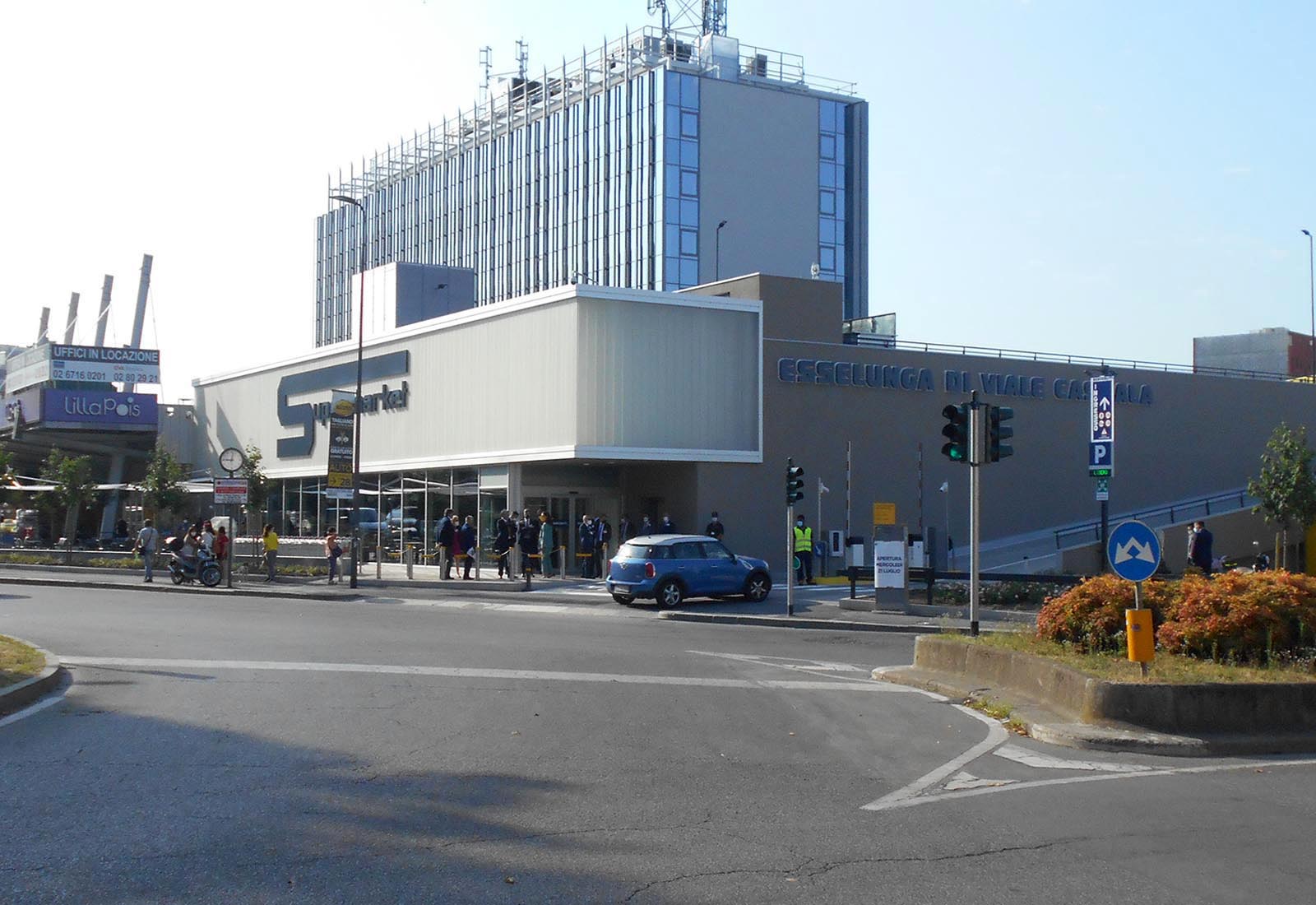 Esselunga Cassala shopping center Milan - View