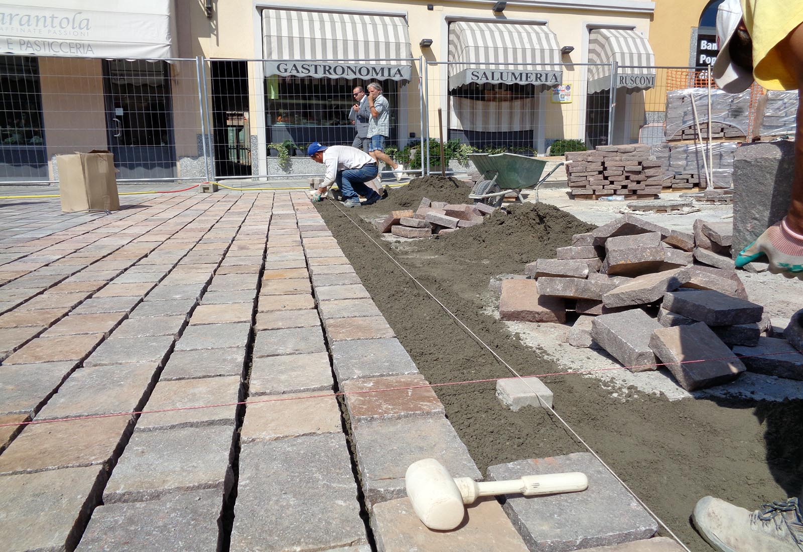 Piazza Libertà ad Appiano Gentile - Il cantiere